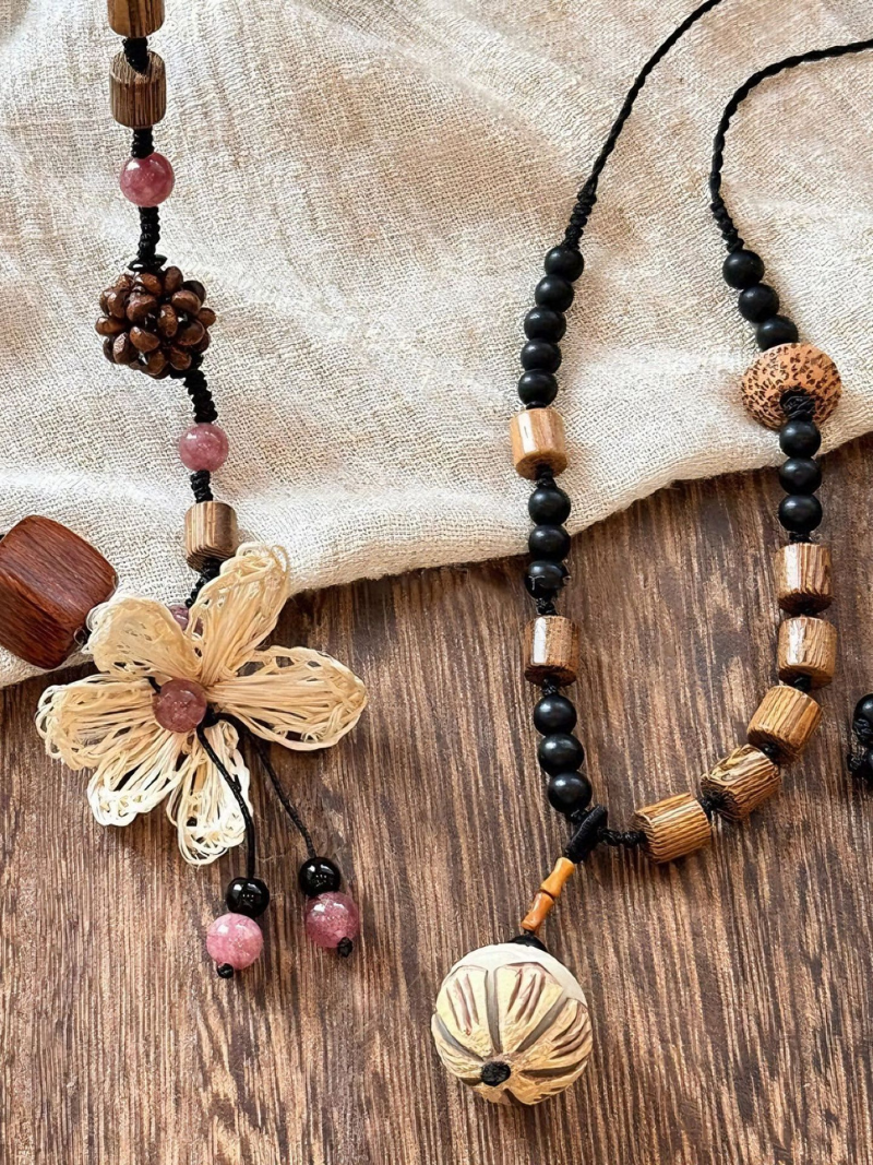 Women’s Vintage-Inspired Artistic Flower Beaded Necklace