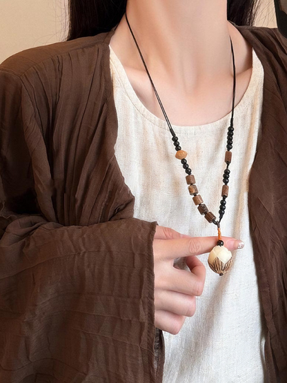 Women’s Vintage-Inspired Artistic Flower Beaded Necklace