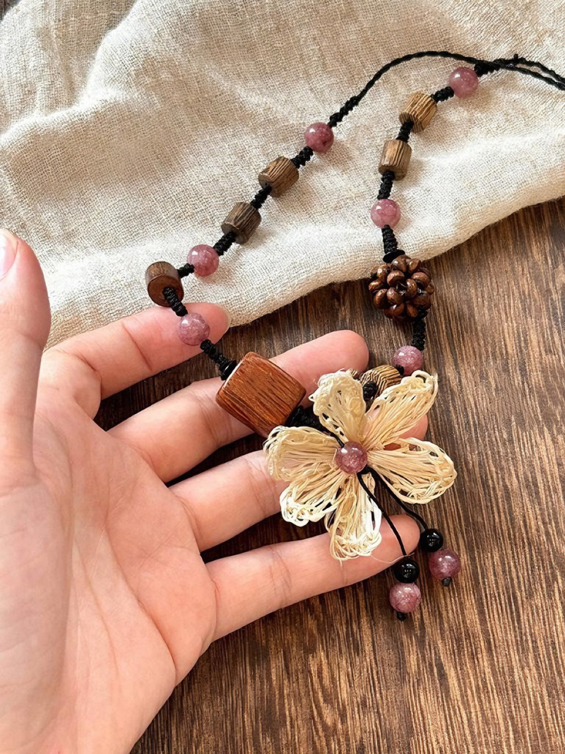 Women’s Vintage-Inspired Artistic Flower Beaded Necklace