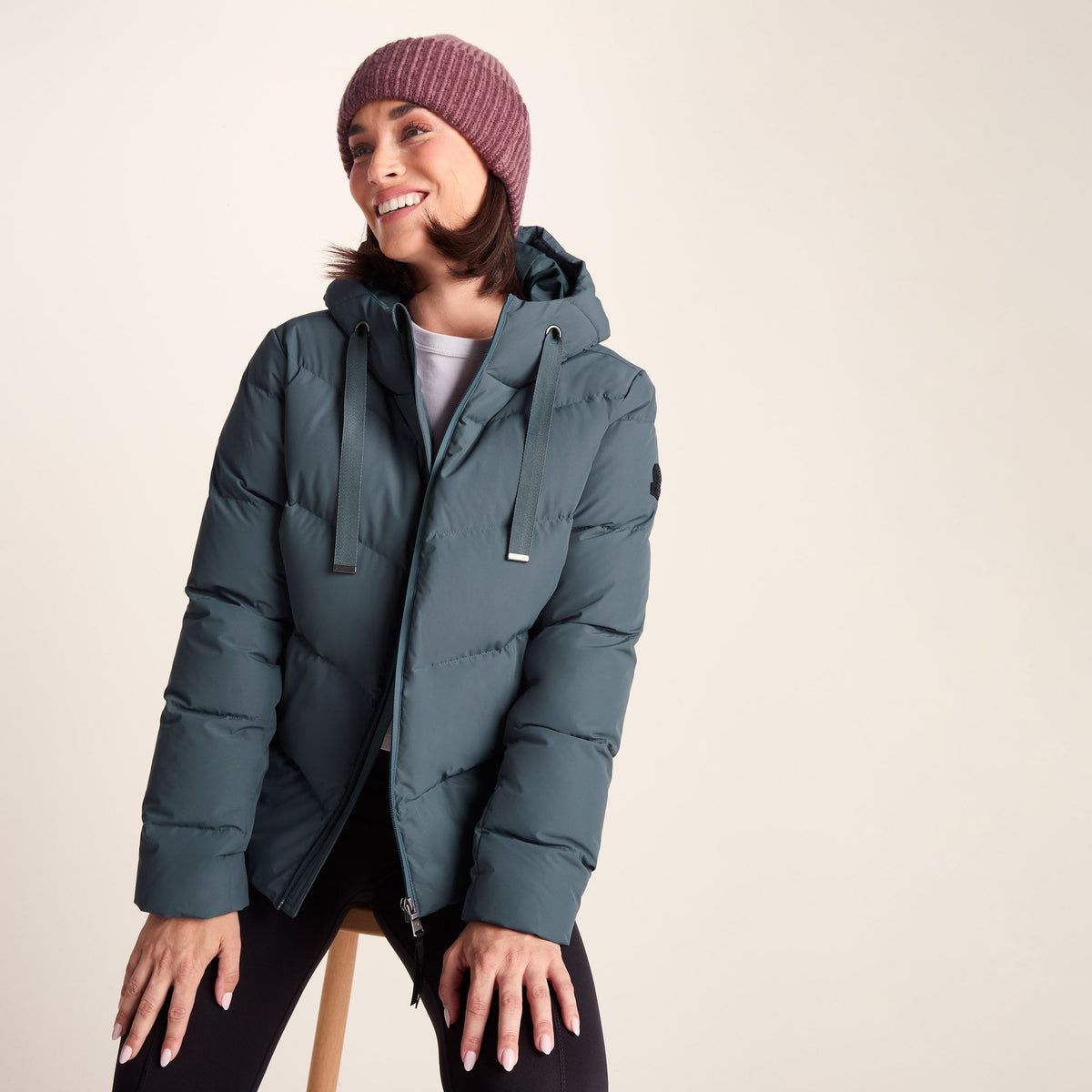 Raleigh Luxe Womens Shower Resistant Down Insulated Jacket - Graphite