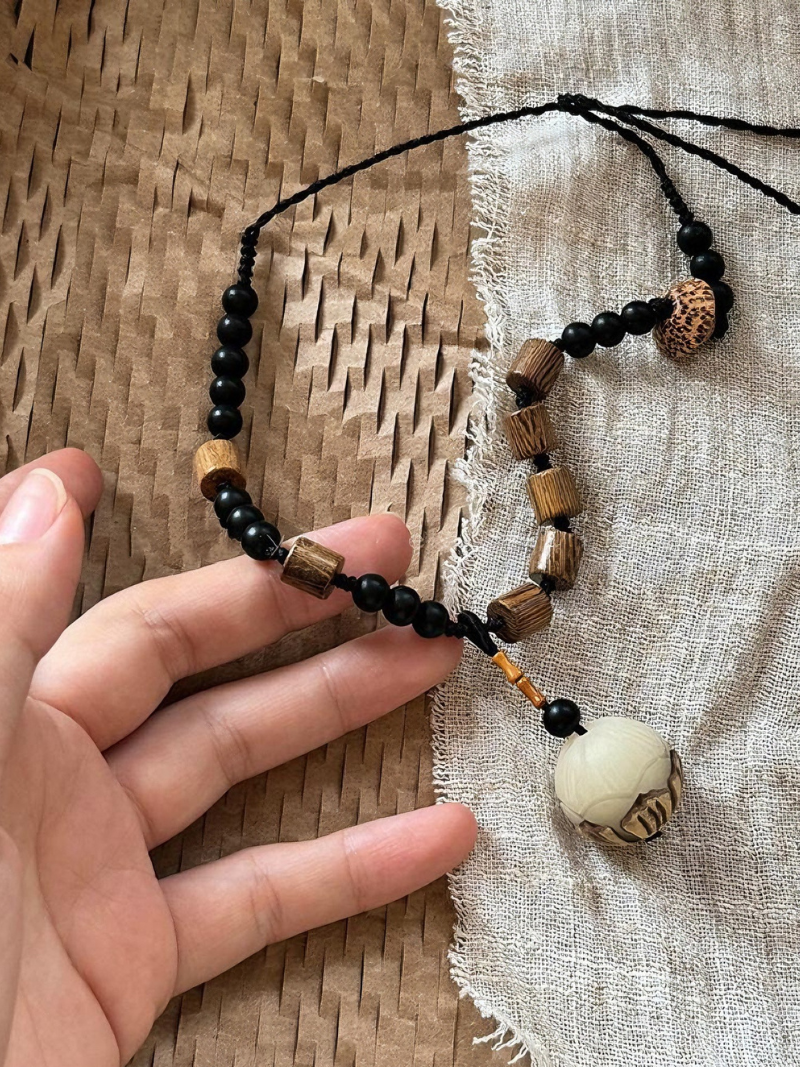 Women’s Vintage-Inspired Artistic Flower Beaded Necklace