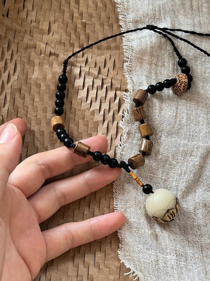 Women’s Vintage-Inspired Artistic Flower Beaded Necklace
