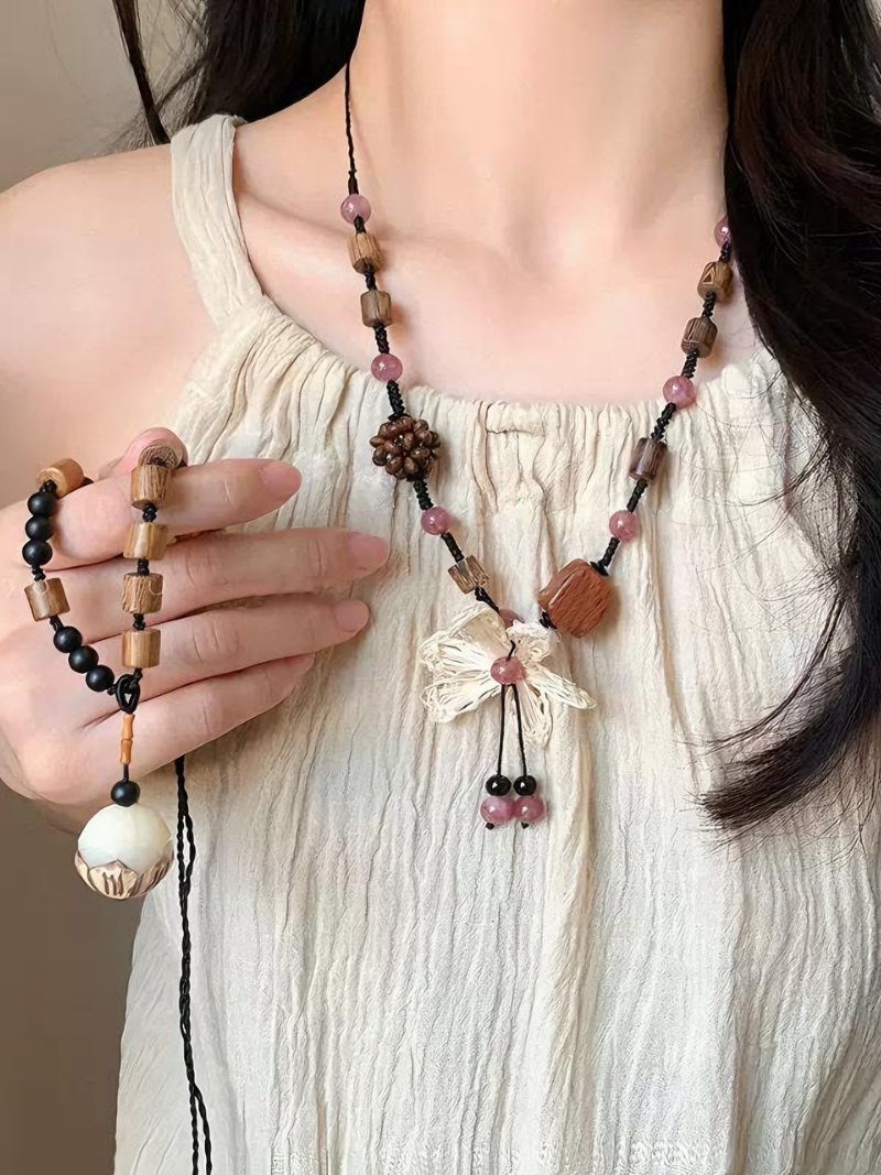 Women’s Vintage-Inspired Artistic Flower Beaded Necklace
