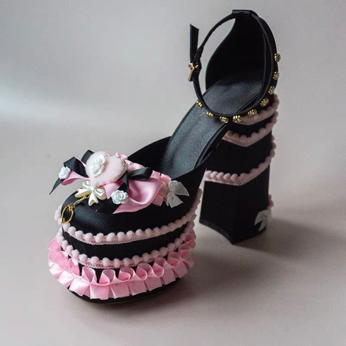 Rococo cake heels