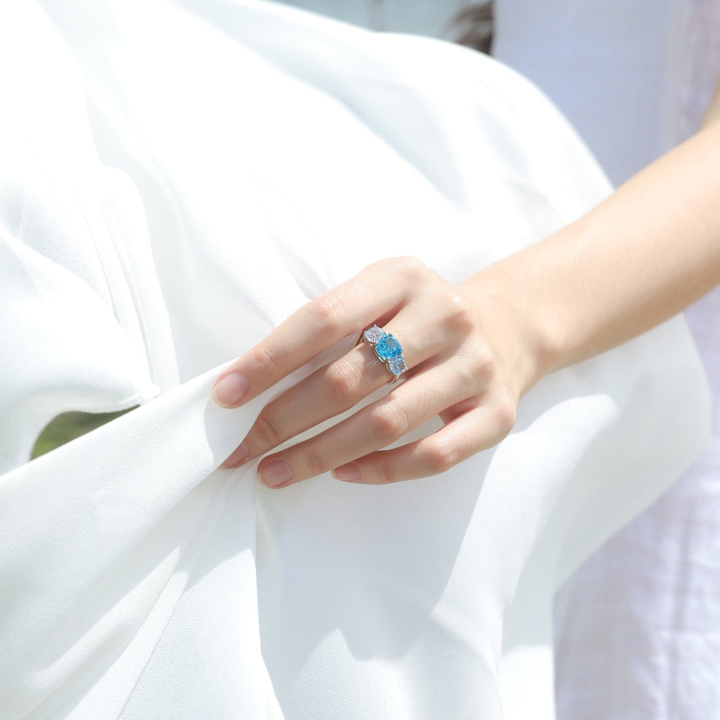 Round Three Stone Ring